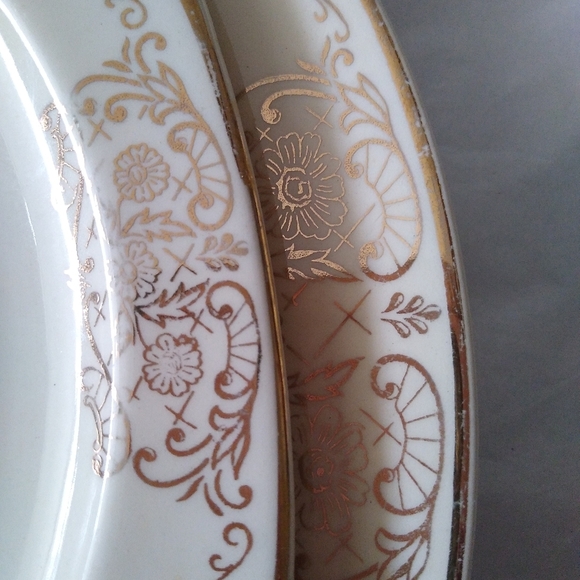 The Paden City Pottery Co. L44 Square Salad and Round Dinner Plate set - Picture 7 of 10